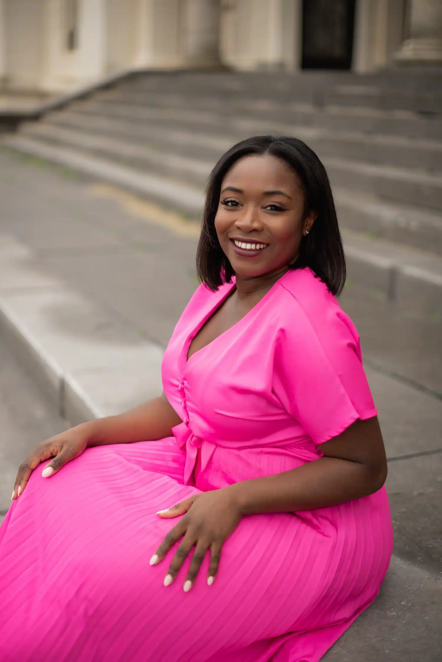 High-end native video content 5 Social media manager Magnolia - vrouw in roze jurk